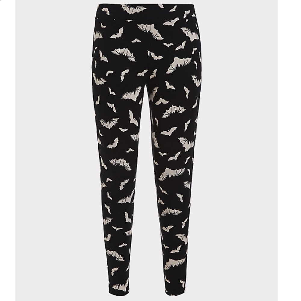 NWT torrid size 3 flying bats leggings - Picture 4 of 7